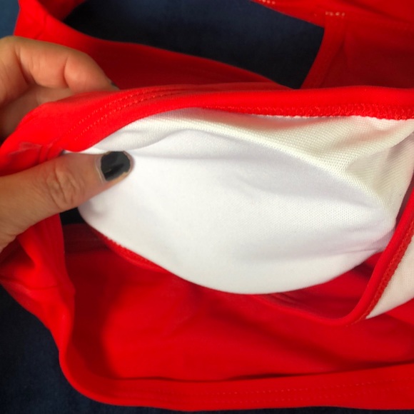 Red bikini - Picture 6 of 6